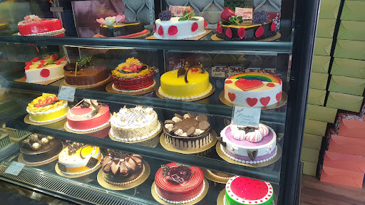 Maxim's Bakers & Confectioners