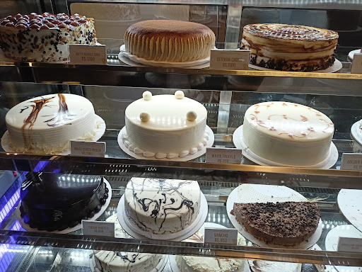 FINCH CAFE N CAKES