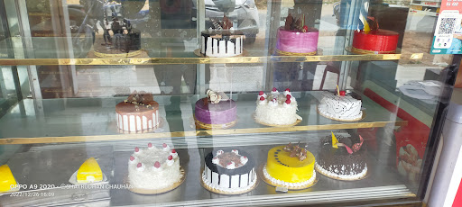 Brownee Cakes & Cafeteria ..Best Cake Shop in jaunpur city ( Inorafting Highways)