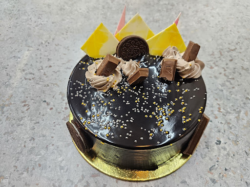 Braj Bakers Cafe & Restaurant | Best Restaurant in Mathura | Best Cake in Mathura