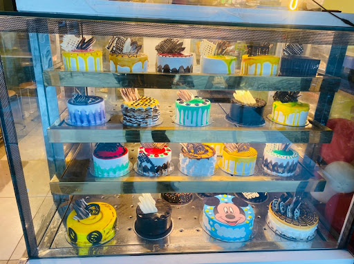 THE CAKE LOUNGE by ISHU MAC