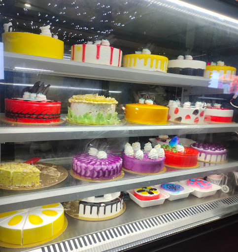 QUEENS CAKES & CANDIES