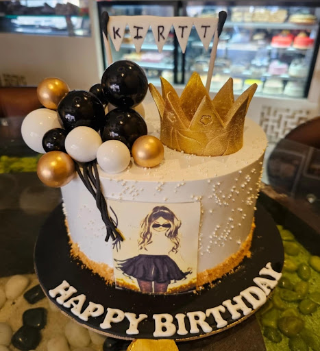 Cake & Crunch: Cafe and Bakery