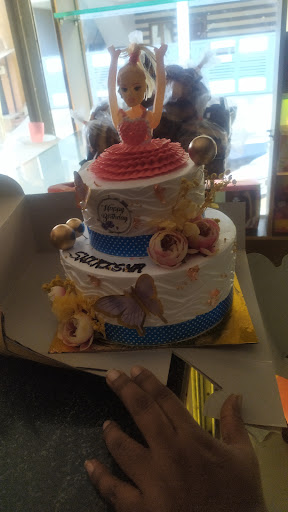 CAKE TOWN(free birthday celebration)