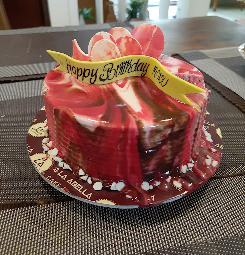 LA ABELLA Cake & Cafe