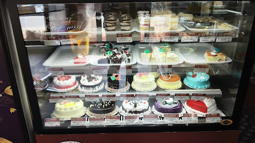 MAXICAN BAKERY (F.M Collage Road)