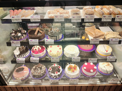Winni Cakes & More Satna l best cake shop in satna